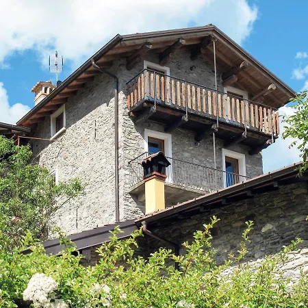 Casa Benedetto 443s Livo (Lombardy)